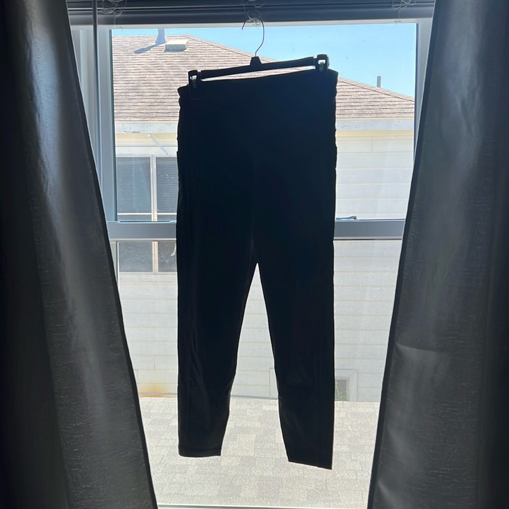 Victoria Secret leggings with phone holder on side